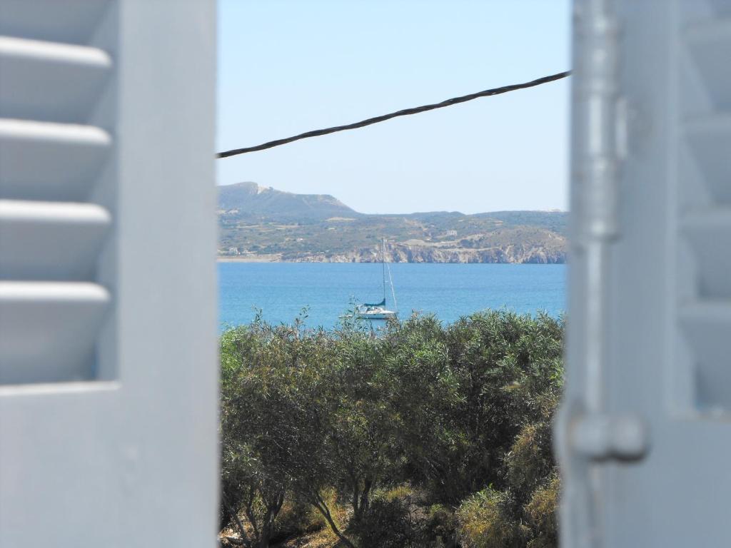 אדאמאס Milos Bay Suites מראה חיצוני תמונה